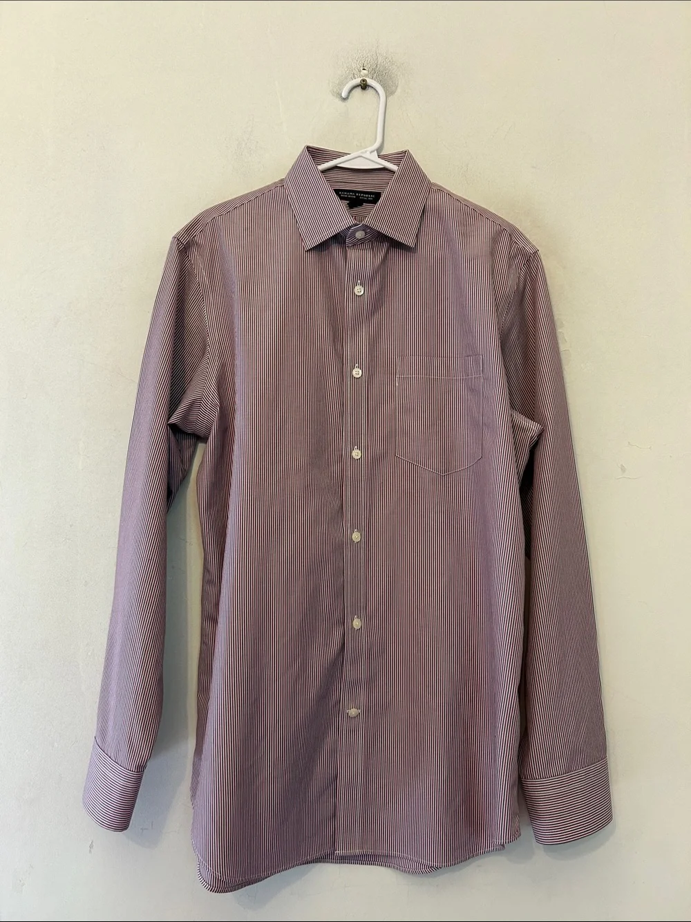 Banana Republic Burgundy Stripe Non iron Dress Shirt Size 15-151/2 34-35 M EUC